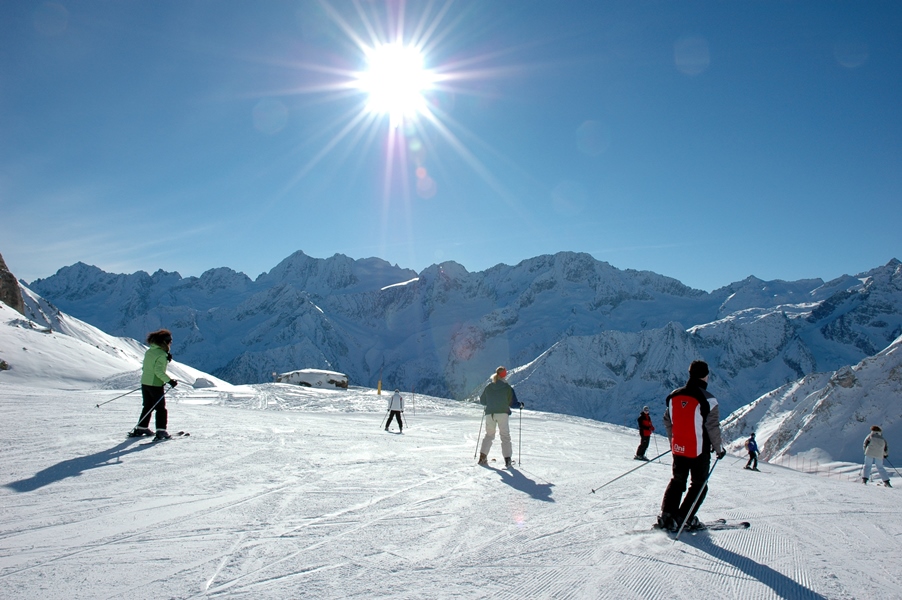 Ab auf die Piste beim Val di Sole Skifahren